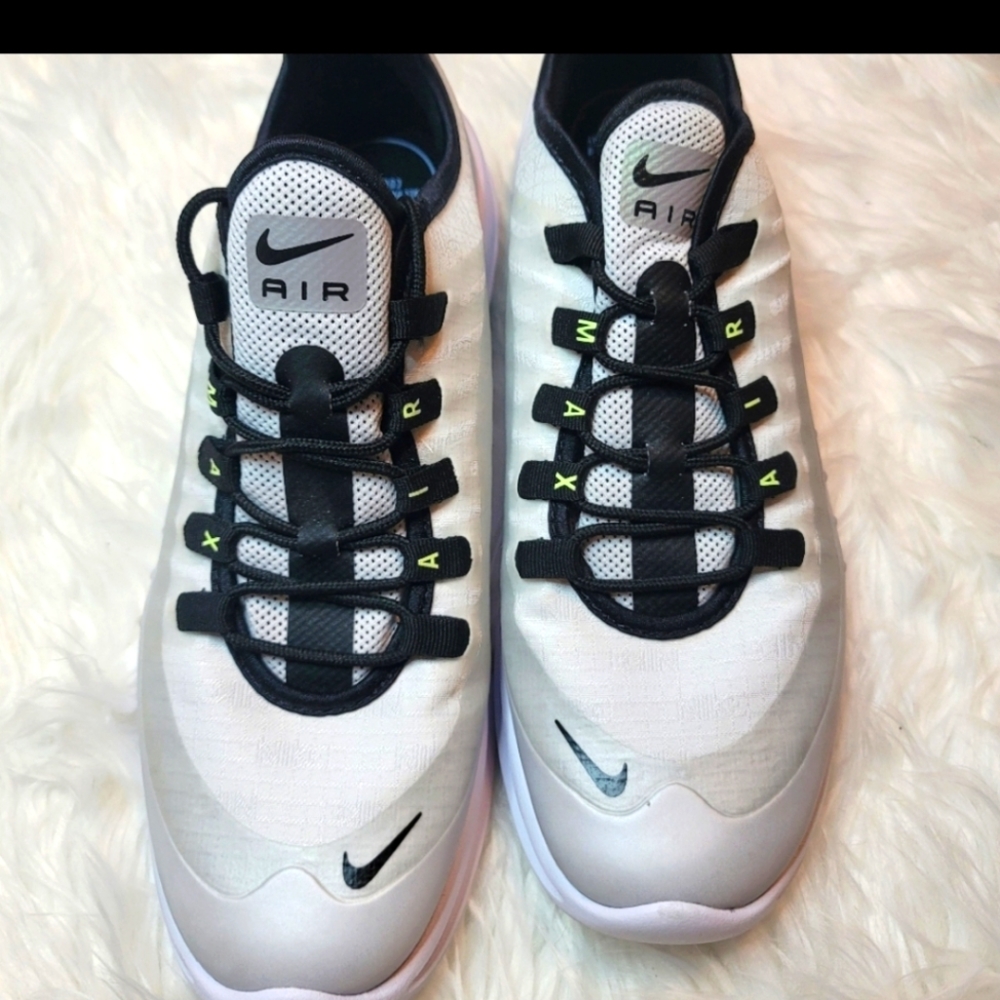 Nike 10.5 they are like a  Is pearl white with Gray new item with out ta